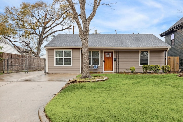 ranch-style home featuring a front lawn