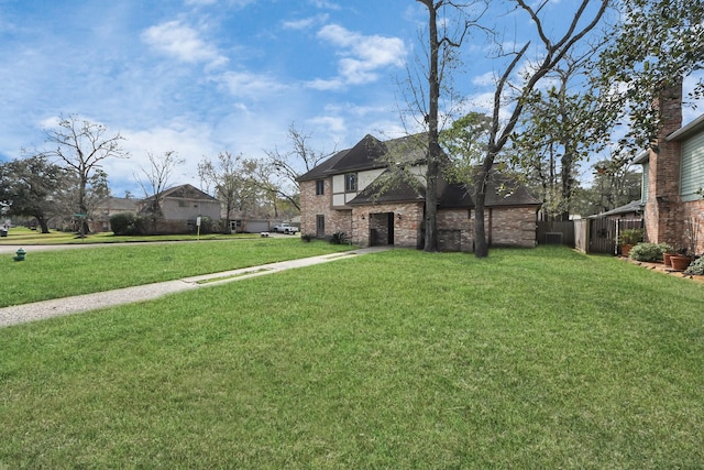 view of front of property featuring a front yard