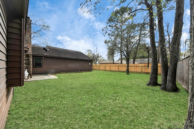 view of yard with a patio