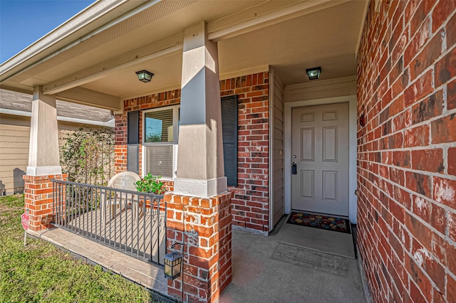 entrance to property featuring a porch