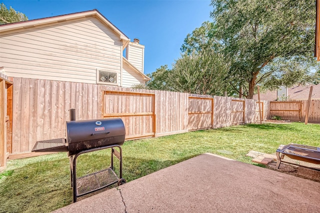 view of yard with a patio area