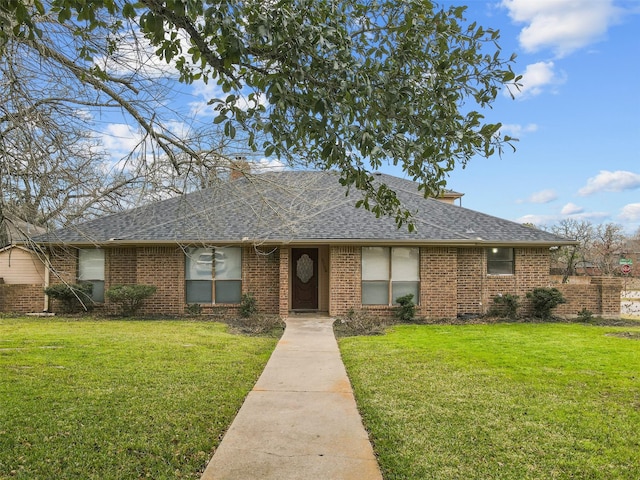 single story home featuring a front lawn