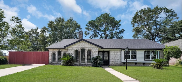 ranch-style home with a front yard