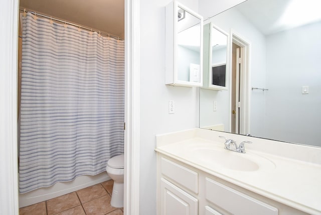 full bathroom featuring tile patterned flooring, vanity, shower / bath combo, and toilet