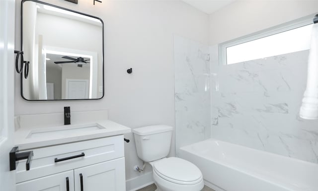 full bathroom with tiled shower / bath combo, vanity, ceiling fan, and toilet