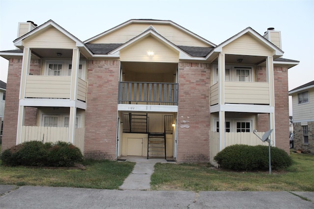 view of front facade with a balcony