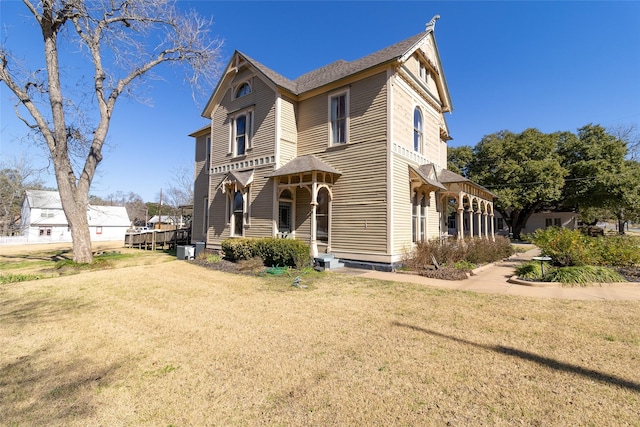 victorian house with a front yard