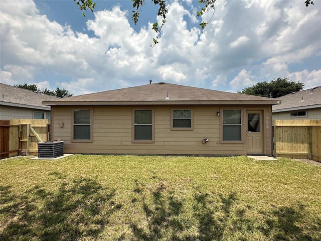 back of house featuring a yard