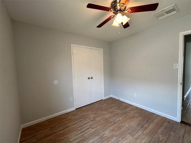 unfurnished room with light hardwood / wood-style flooring and ceiling fan