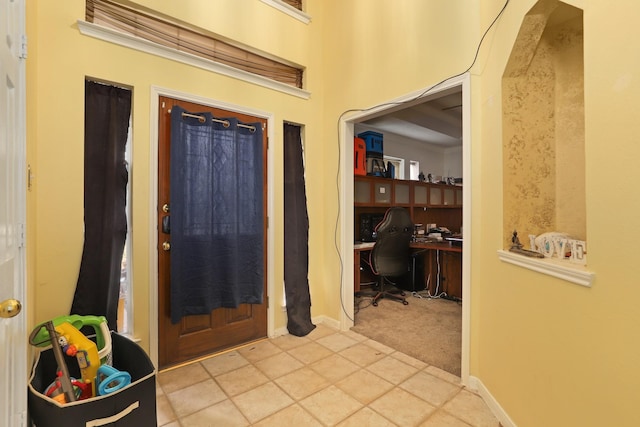 foyer entrance featuring tile patterned floors