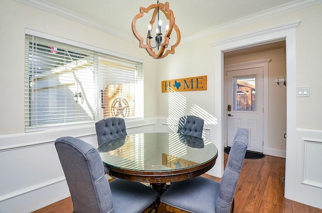 dining space featuring ornamental molding, dark hardwood / wood-style flooring, and a notable chandelier