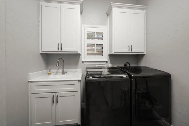 laundry room with sink, cabinets, and washing machine and clothes dryer