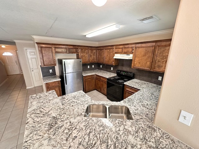 kitchen featuring sink, stainless steel fridge, light tile patterned floors, electric range, and kitchen peninsula