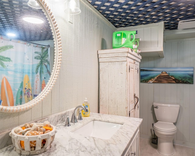 bathroom with vanity, curtained shower, and toilet