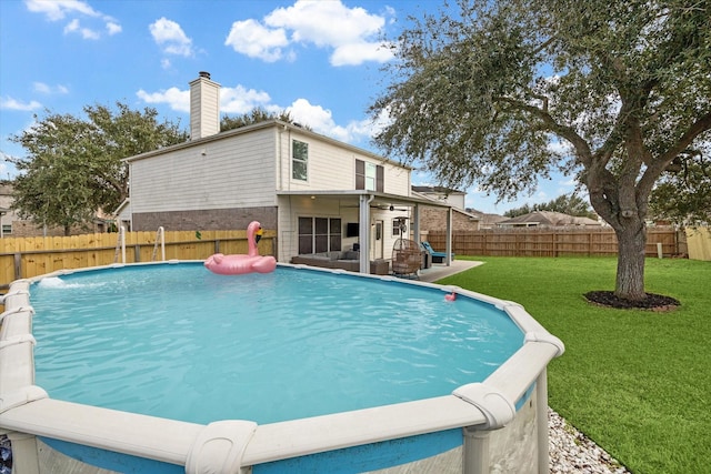 view of swimming pool featuring a yard