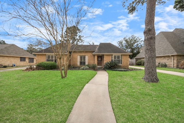 ranch-style home featuring a front lawn