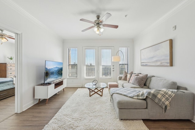 living room with crown molding, dark hardwood / wood-style floors, and ceiling fan