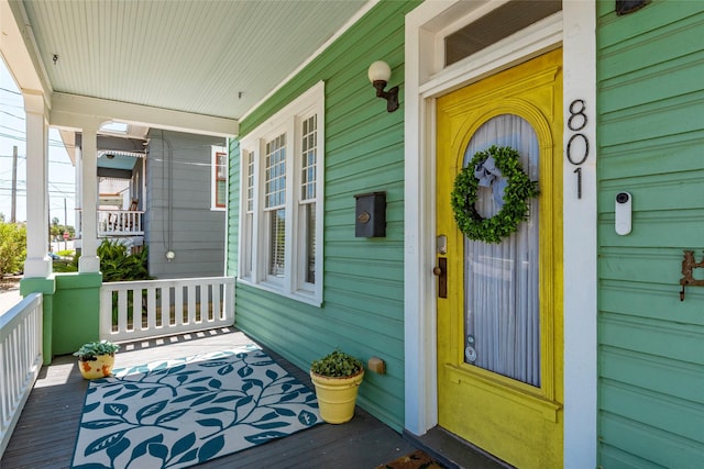 doorway to property with covered porch