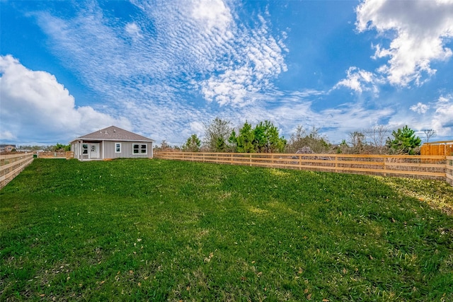 view of yard featuring a rural view