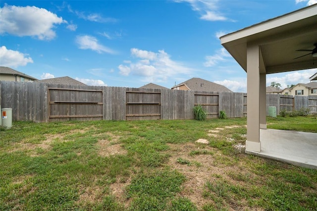 view of yard featuring ceiling fan