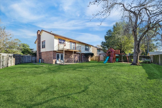 view of yard featuring a playground