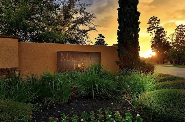 view of community / neighborhood sign