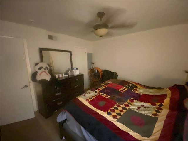 bedroom with ceiling fan