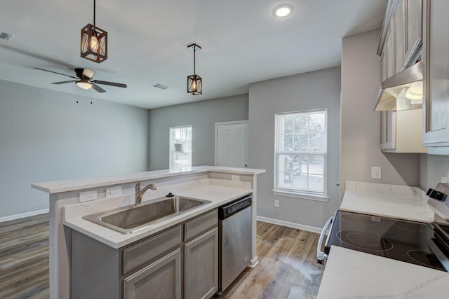 kitchen with sink, gray cabinetry, stainless steel appliances, light hardwood / wood-style floors, and decorative light fixtures