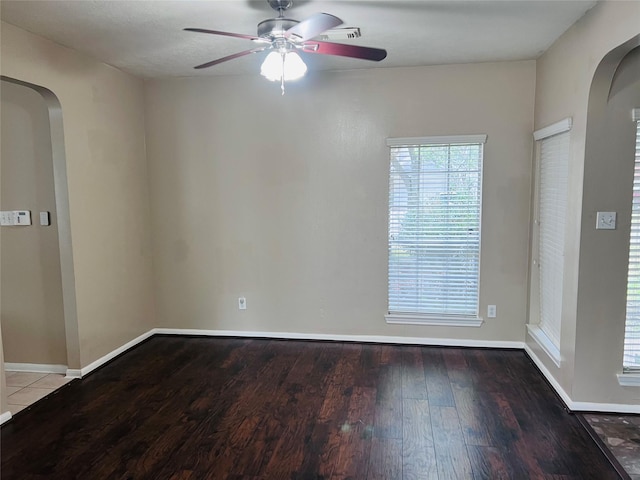 unfurnished room with wood-type flooring and ceiling fan