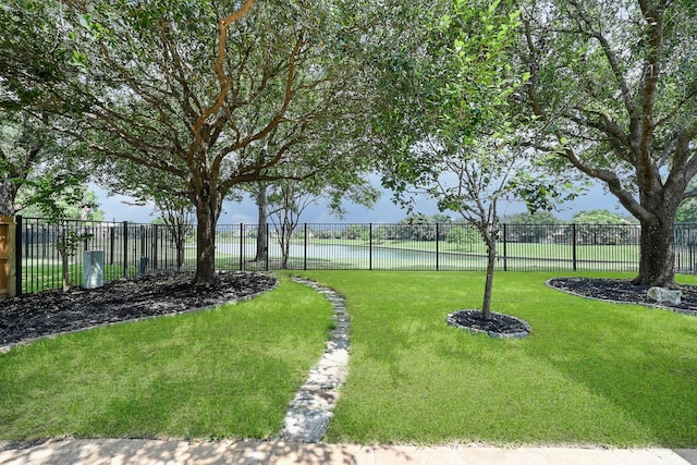 view of yard featuring a water view