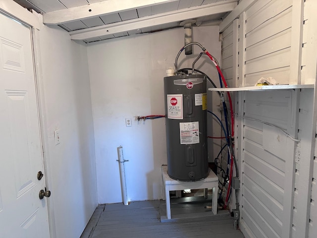 1006 9th St, Galena Park, TX 77547 - utilities featuring water heater