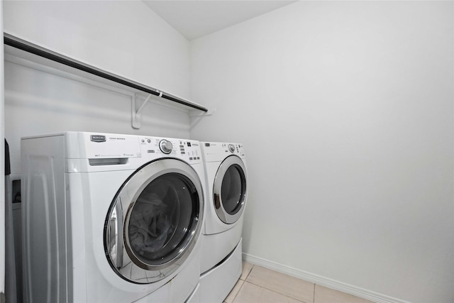 laundry area featuring light tile patterned floors and independent washer and dryer