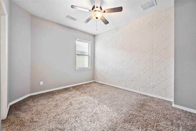 unfurnished room featuring ceiling fan and carpet