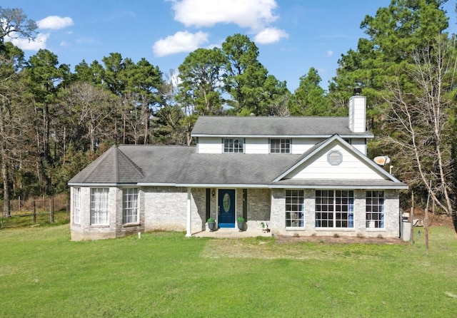 view of front facade featuring a front yard