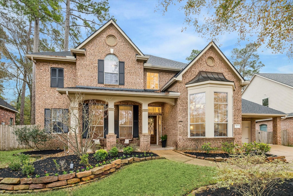 view of front of house featuring a porch and a front lawn