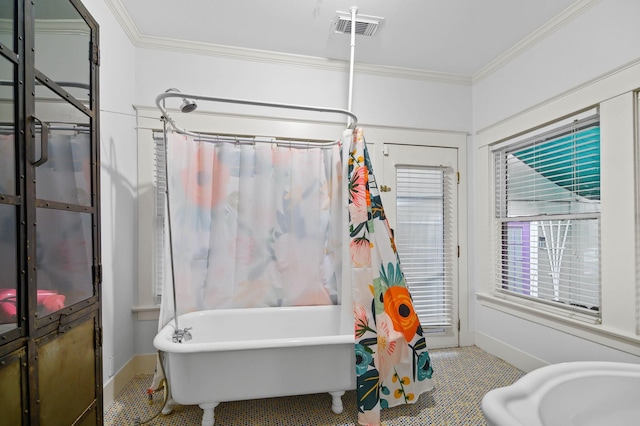 bathroom featuring ornamental molding