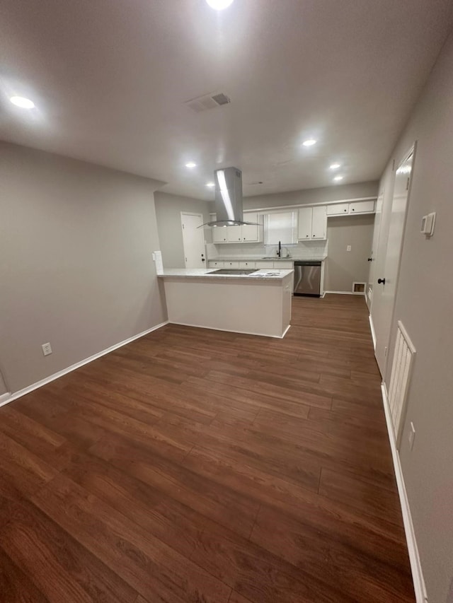 kitchen featuring visible vents, dishwasher, a peninsula, island exhaust hood, and a sink