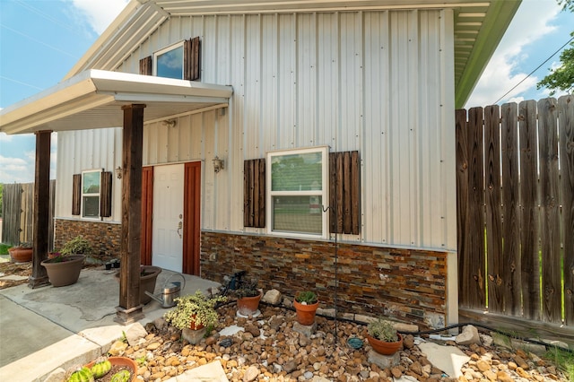 view of property entrance