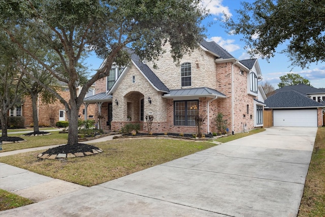 view of front facade with a front lawn