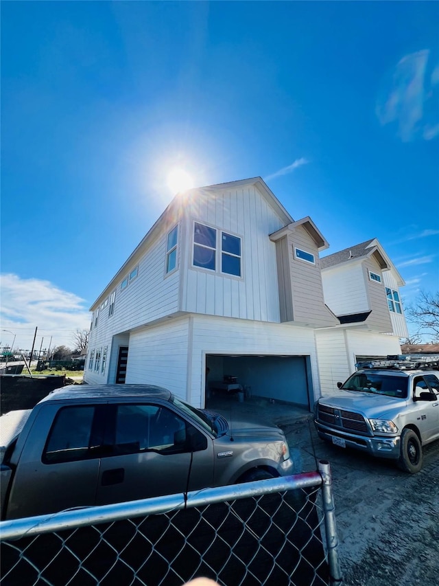 view of front facade featuring a garage