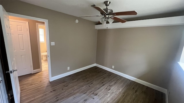 unfurnished room with dark wood-type flooring and ceiling fan