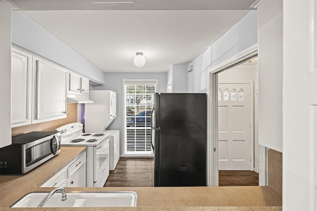 kitchen featuring electric stove, sink, white cabinetry, dark hardwood / wood-style floors, and black fridge