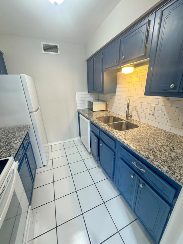 kitchen with sink, white appliances, decorative backsplash, and blue cabinets