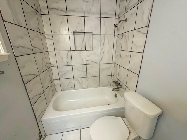 bathroom with tiled shower / bath and toilet