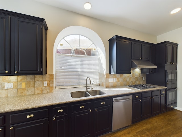 kitchen with sink, backsplash, dark hardwood / wood-style floors, and appliances with stainless steel finishes