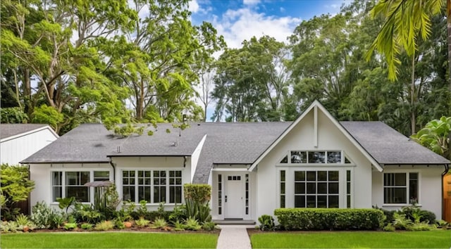 view of front of house with a front lawn