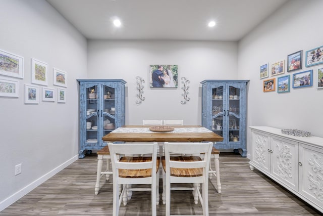 dining area featuring light wood-type flooring, baseboards, and recessed lighting