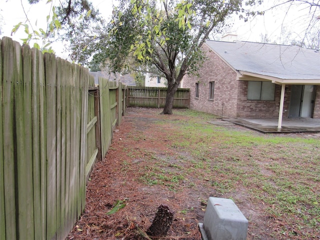 view of yard with a patio area