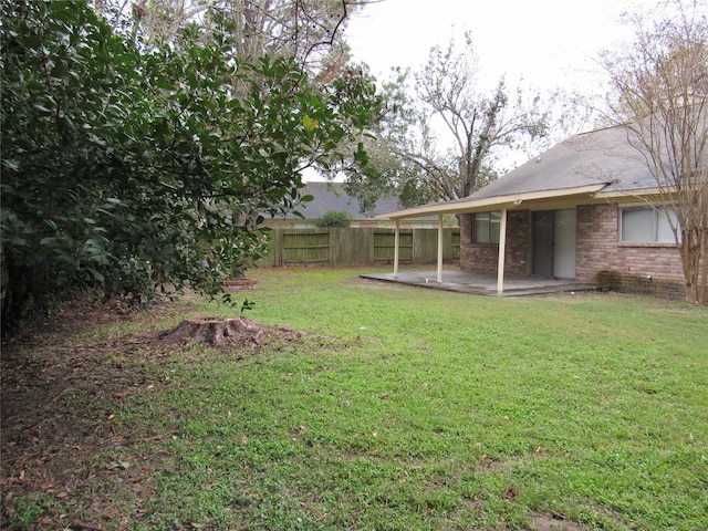 view of yard featuring a patio