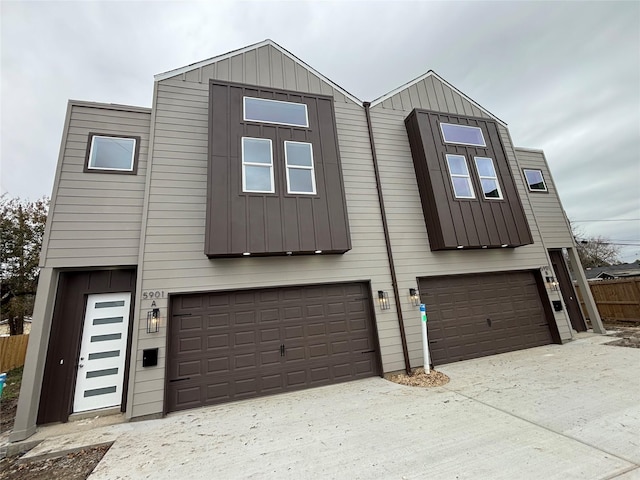 view of front facade with a garage